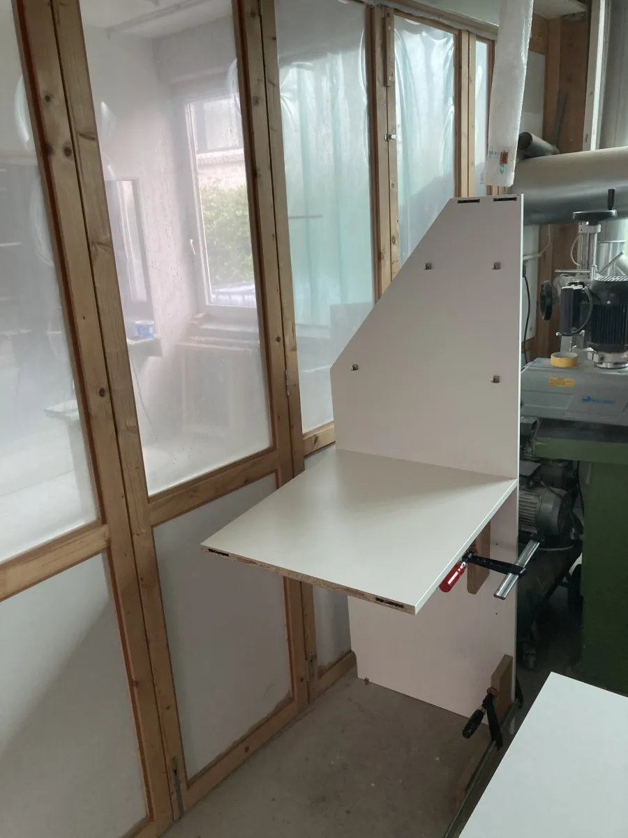 Dachschrägenschrank mit Schiebetüren LA