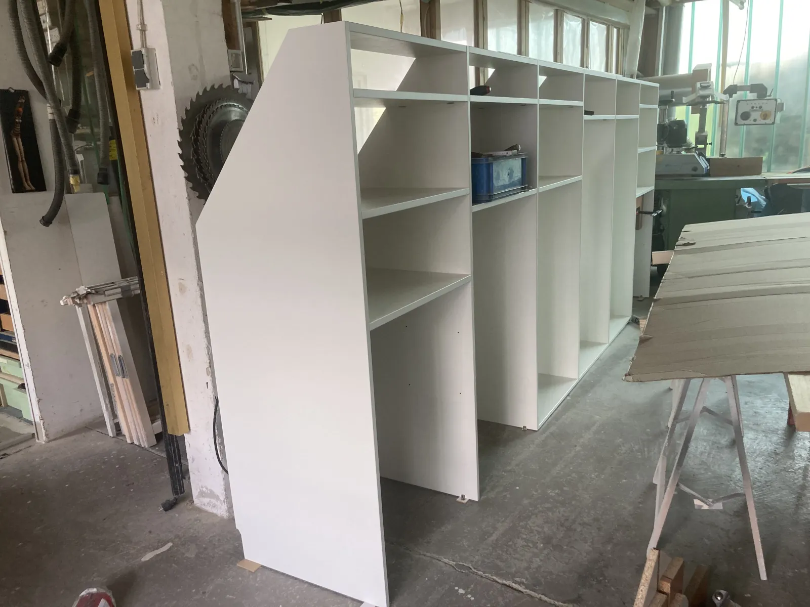 Dachschrägenschrank mit Schiebetüren LA